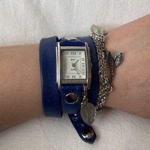 La Mer Collections Women's Leaf Charm Blue Leather Watch